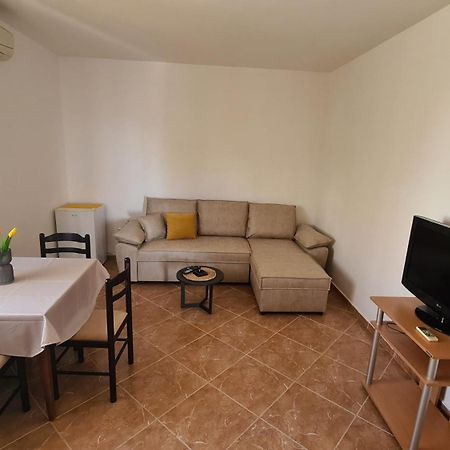 Apartments Mare 울친 외부 사진